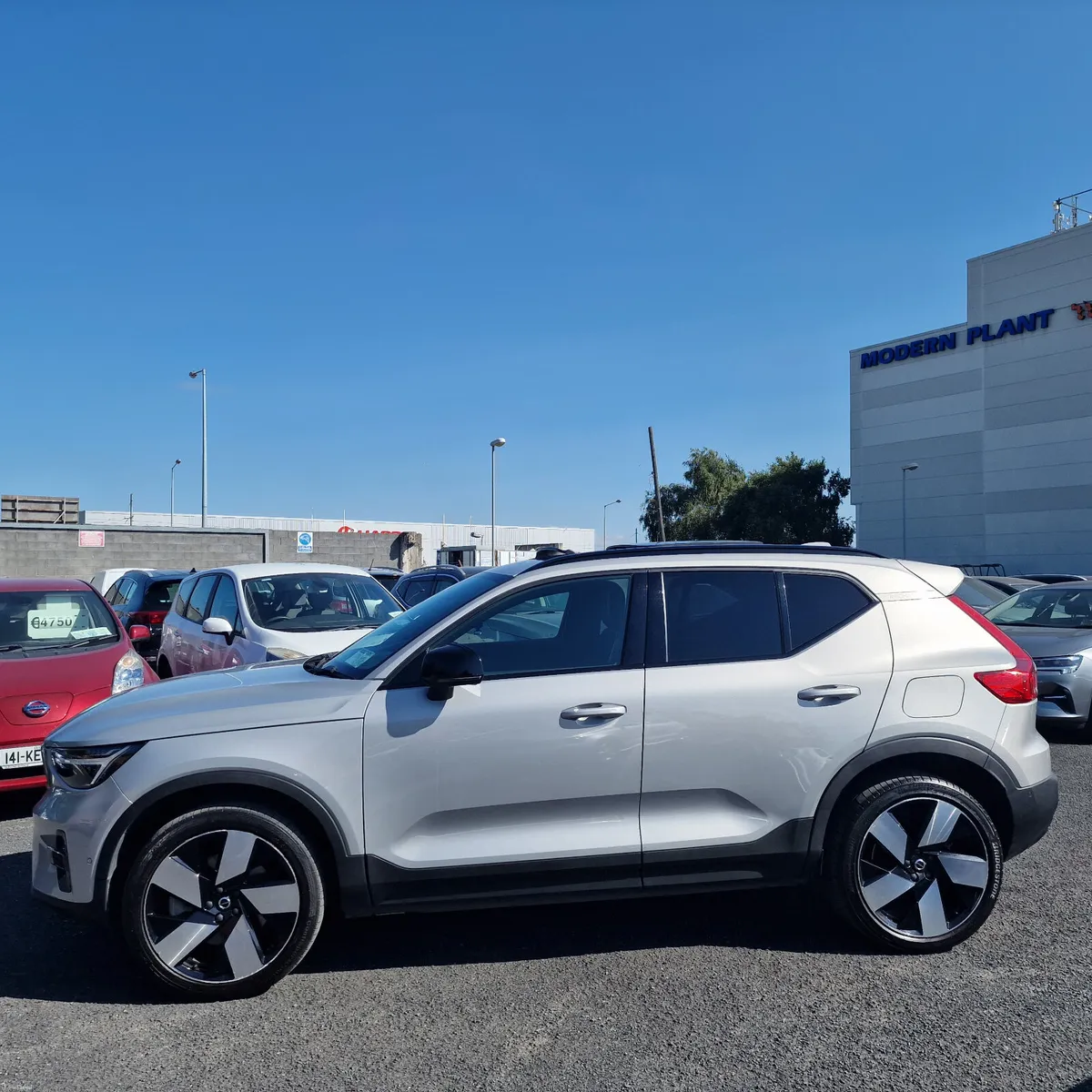 Volvo XC40 2023 231hp Ultimate 69 kWh - Image 2