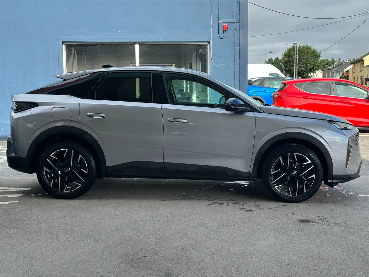 Peugeot 3008 1.2 MHEV 145bhp eDCS6 Allure - Image 2