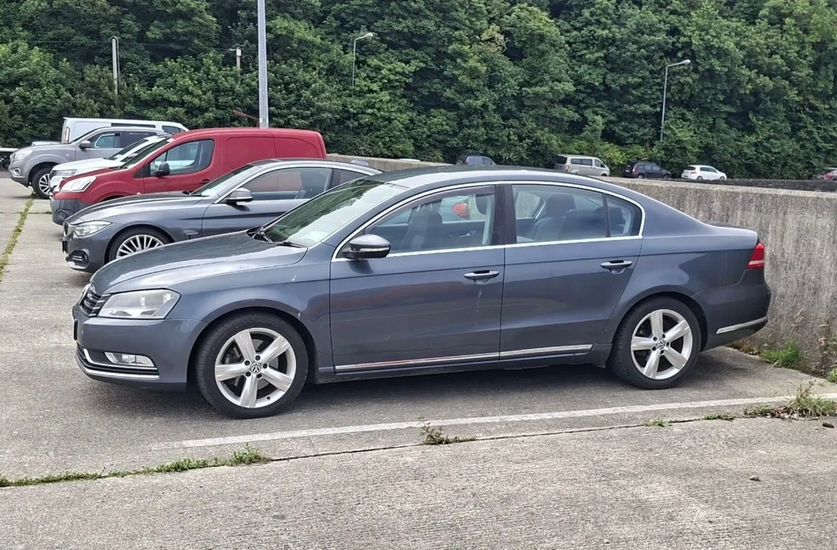 Volkswagen Passat 2012 - Image 4