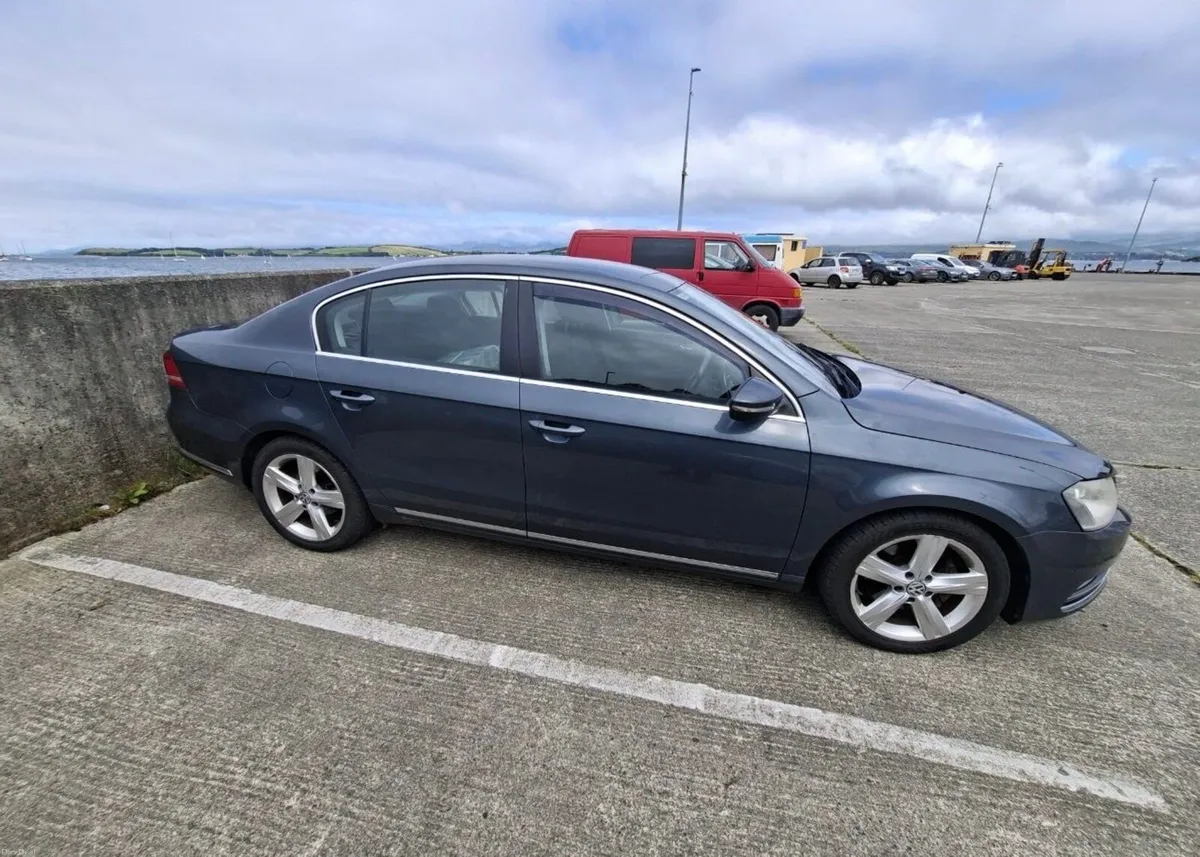 Volkswagen Passat 2012 - Image 1