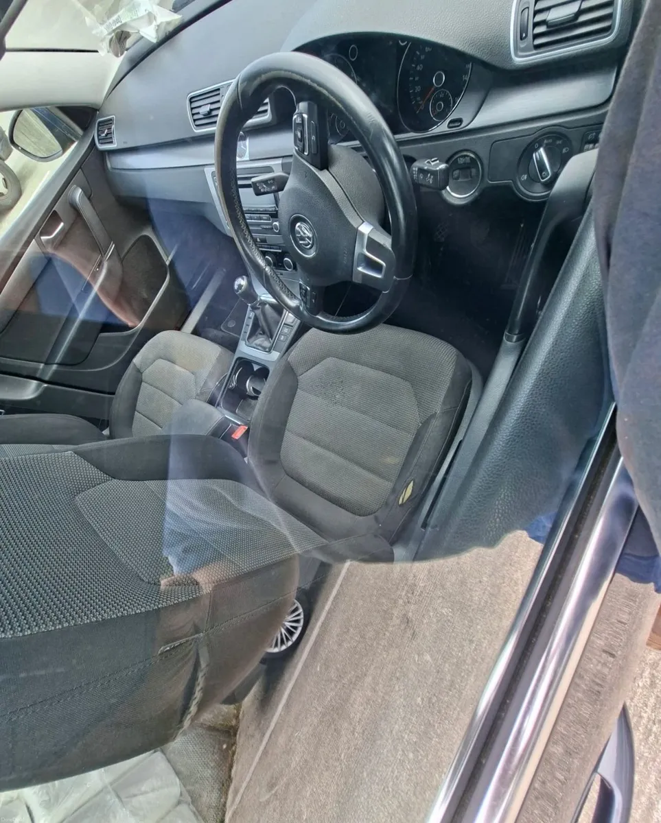 Volkswagen Passat 2012 - Image 5