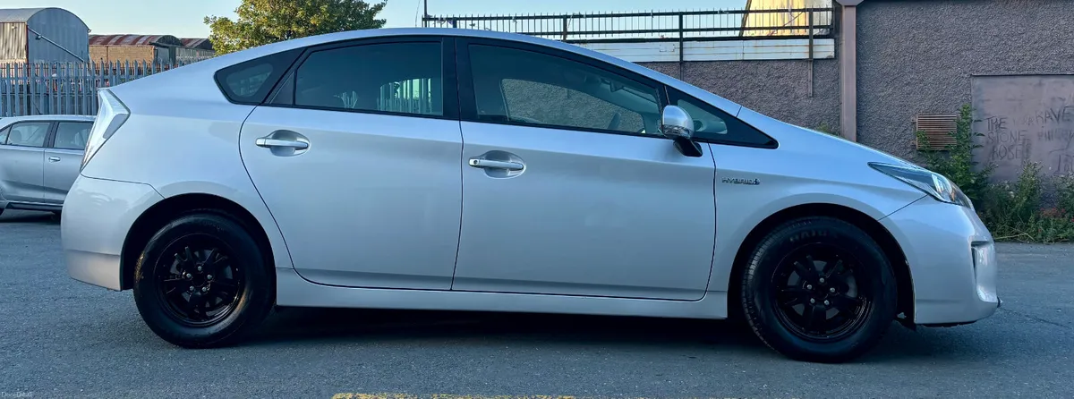 2015 Toyota Prius *FRESH NCT July 27*4 New Tyres* - Image 4
