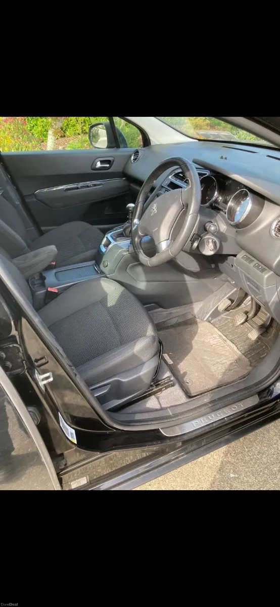 Peugeot 5008 2015 - Image 2