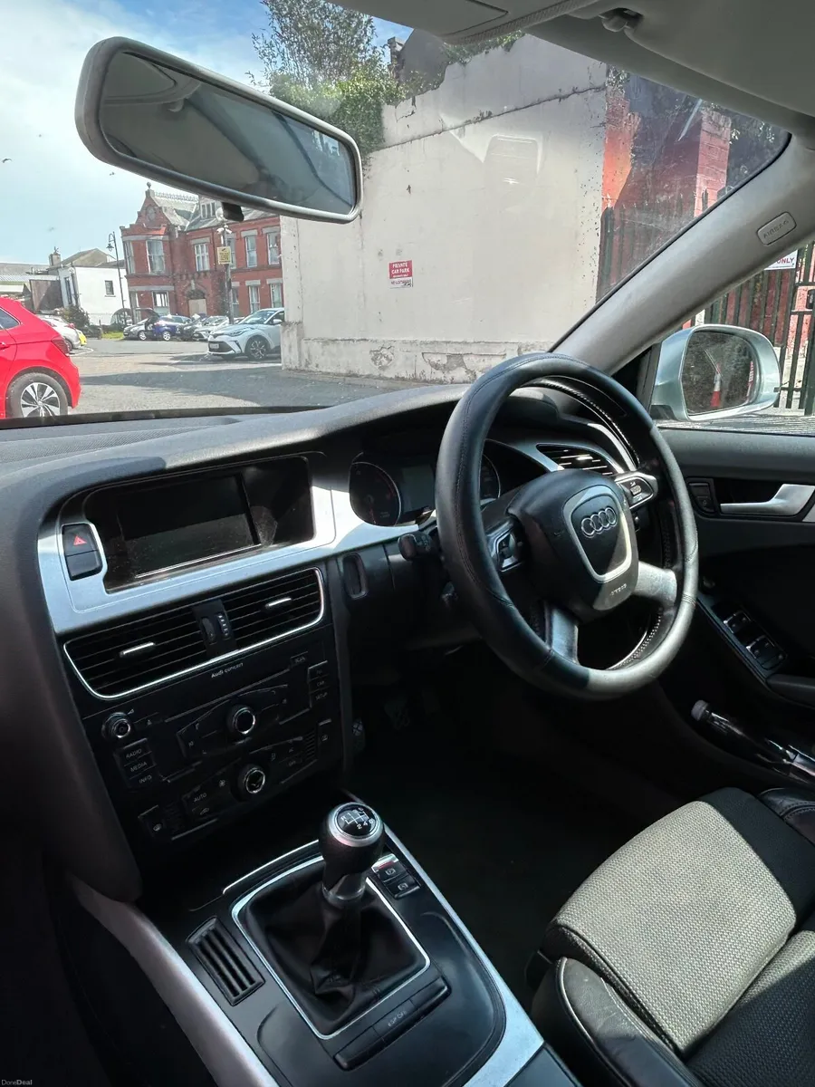 Audi A4 2009 - Image 2