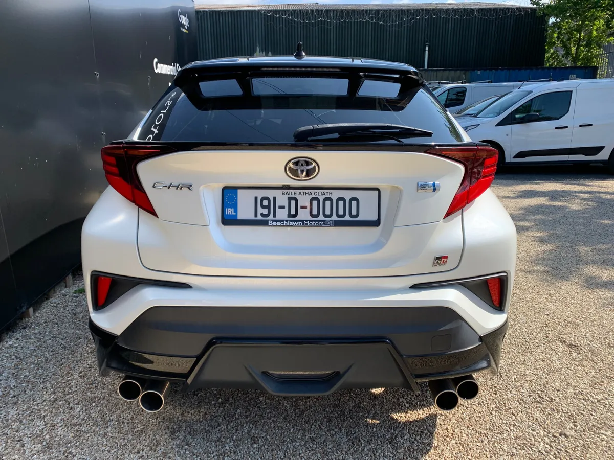 TOYOTA C-HR 1.8 HYBRID PETROL GR SPORT - Image 4