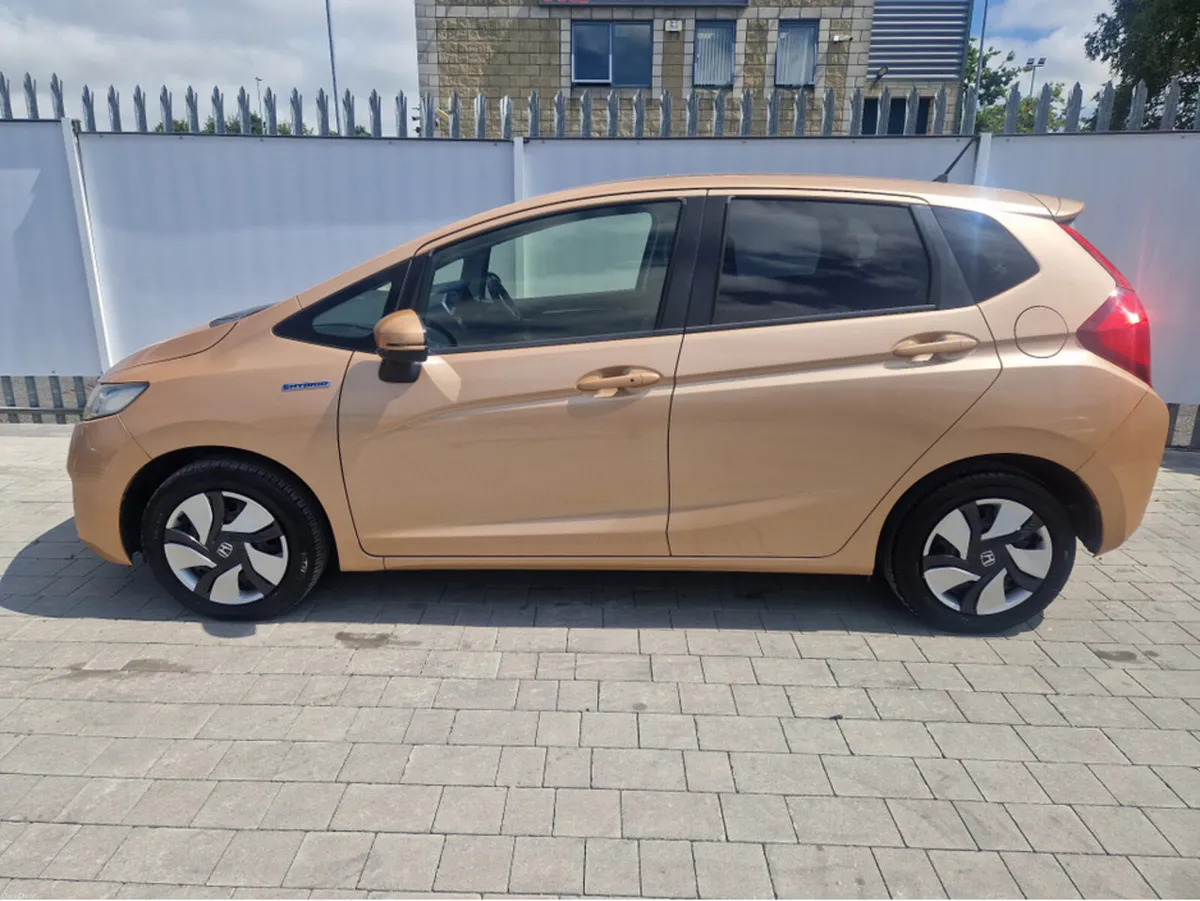 Honda Fit 1.5  PETROL HYBRID - Image 5
