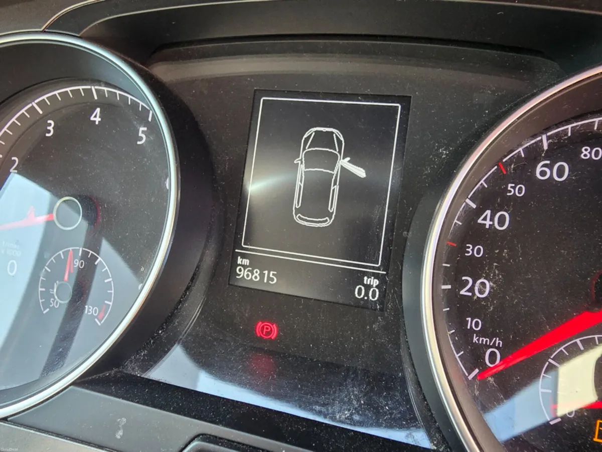 Volkswagen Golf TRENDLINE 1.2 TSI MANUAL 6SPEED FW - Image 3