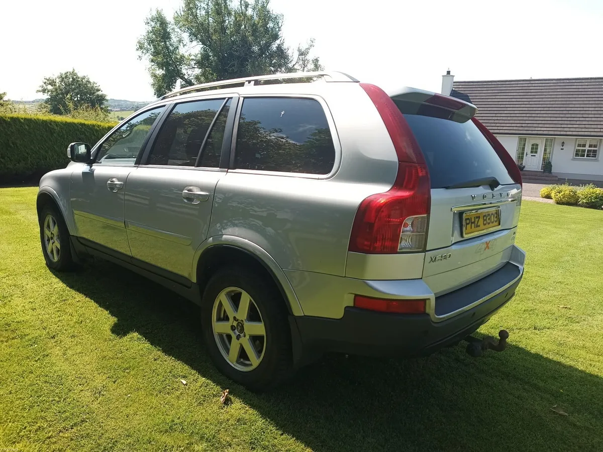 Volvo XC90 2010 - Image 2