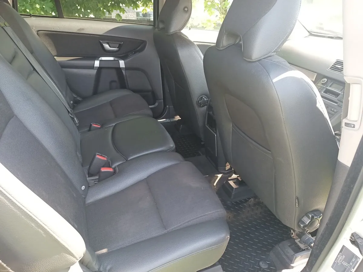 Volvo XC90 2010 - Image 4