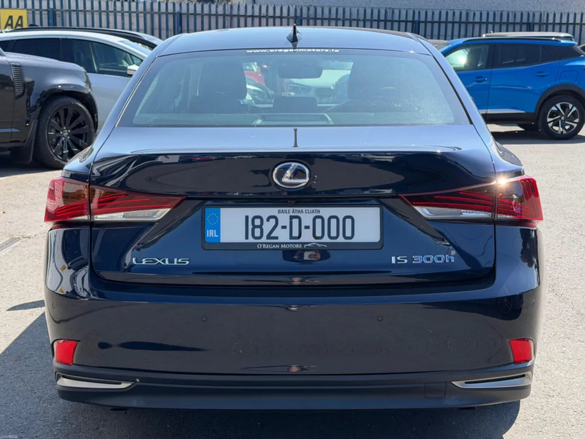 Lexus IS (182) 2.5 HYBRID EXECUTIVE AUTO - Image 5