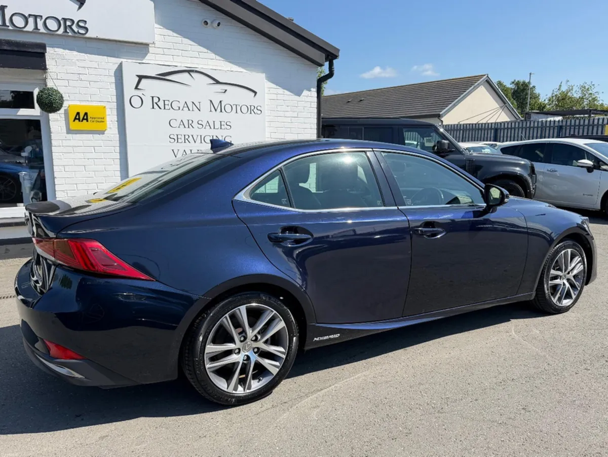 Lexus IS (182) 2.5 HYBRID EXECUTIVE AUTO - Image 3