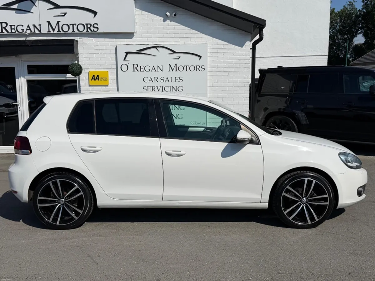 Volkswagen Golf 1.2 AUTO HIGHLINE - Image 2