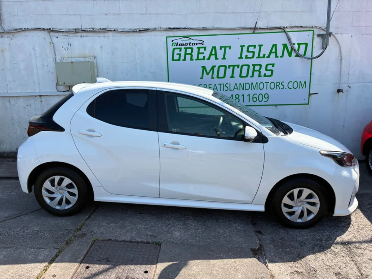 Toyota Yaris 1.5i X HYBRID AUTOMATIC - Image 4