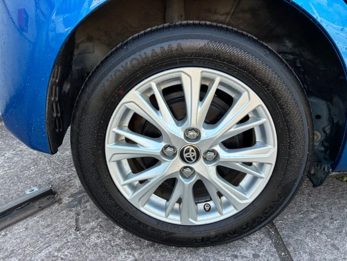Toyota Vitz DAA-NHP130 5DR AUTO - Image 3
