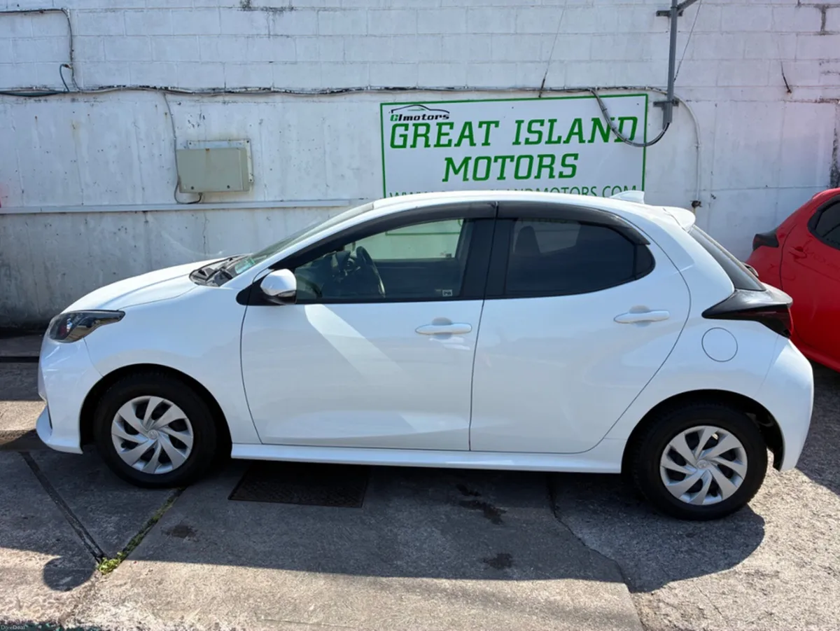 Toyota Yaris 1.5i X HYBRID AUTOMATIC - Image 6