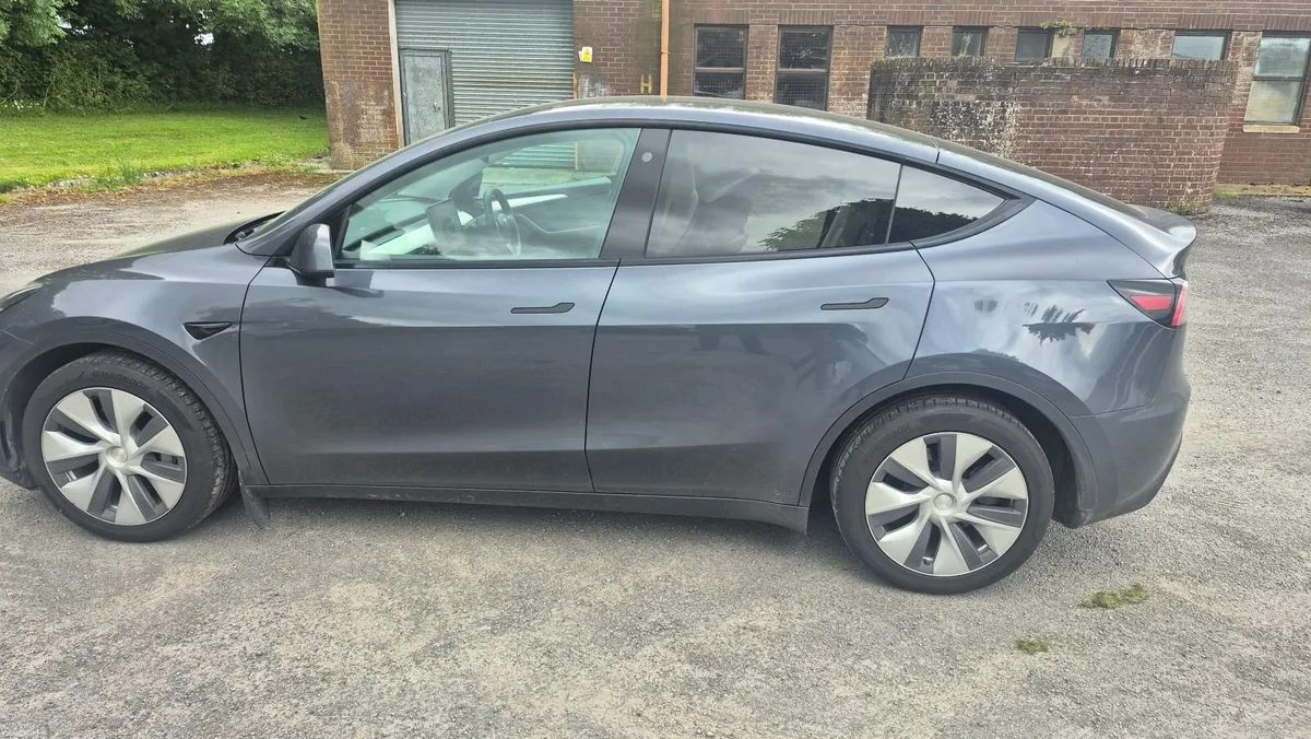 Tesla Model Y 2023 - Image 1