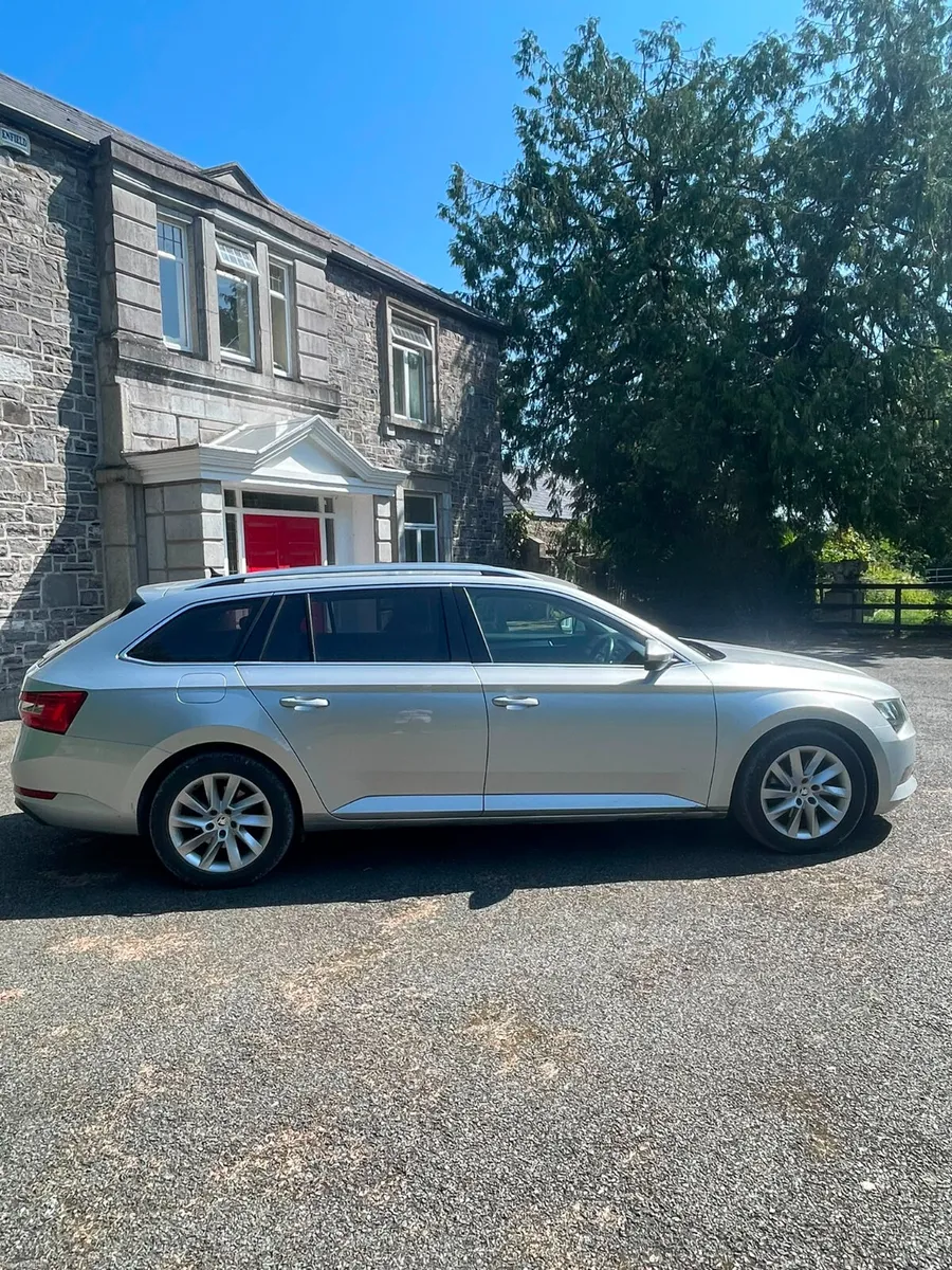 Skoda Superb 1.6 TDI 2017 - Image 2