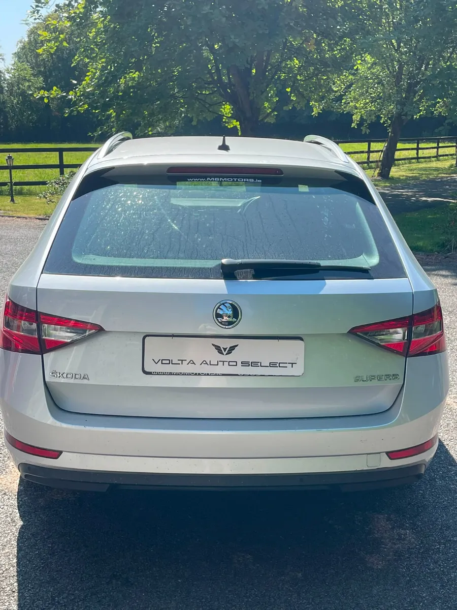 Skoda Superb 1.6 TDI 2017 - Image 3