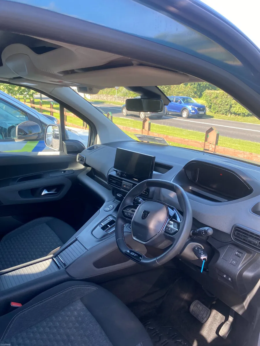Wheelchair Accessible Peugeot Rifter 2025 - Image 4