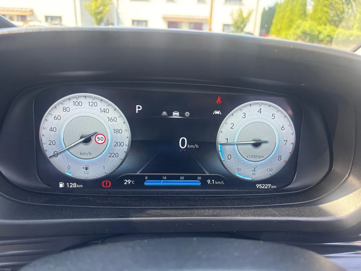 Hyundai i20 2022  PETROL   AUTOMATIC - Image 5