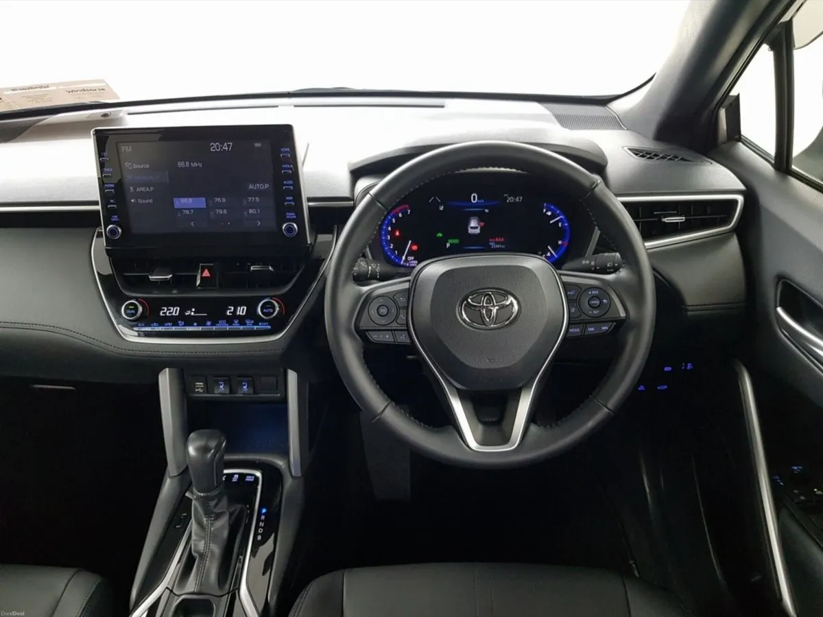 Toyota Corolla Cross Z Hybrid - Image 3