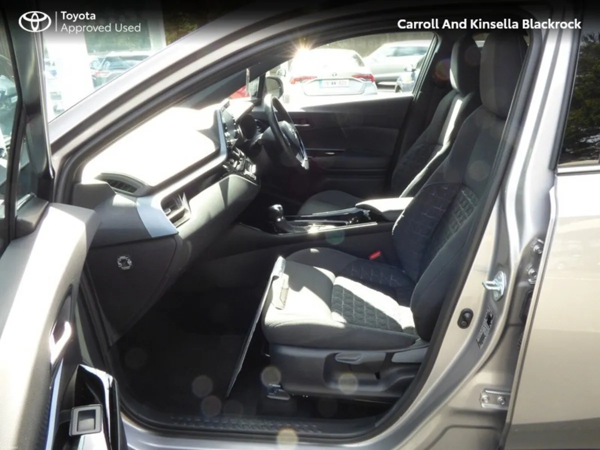 Toyota C-HR Hybrid Sport - Image 6