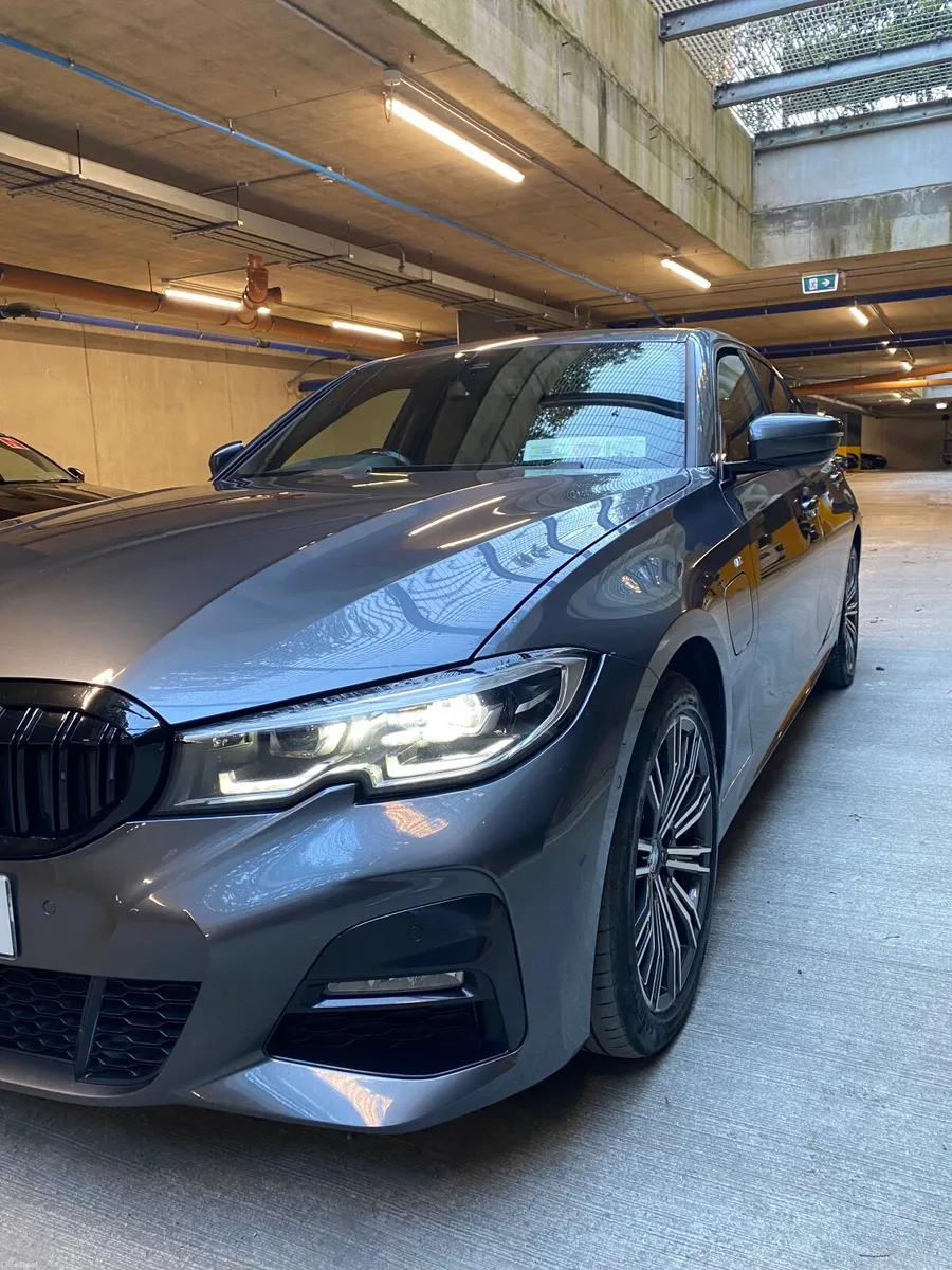 BMW 3-Series 330e 2020 M sport Pack. - Image 3