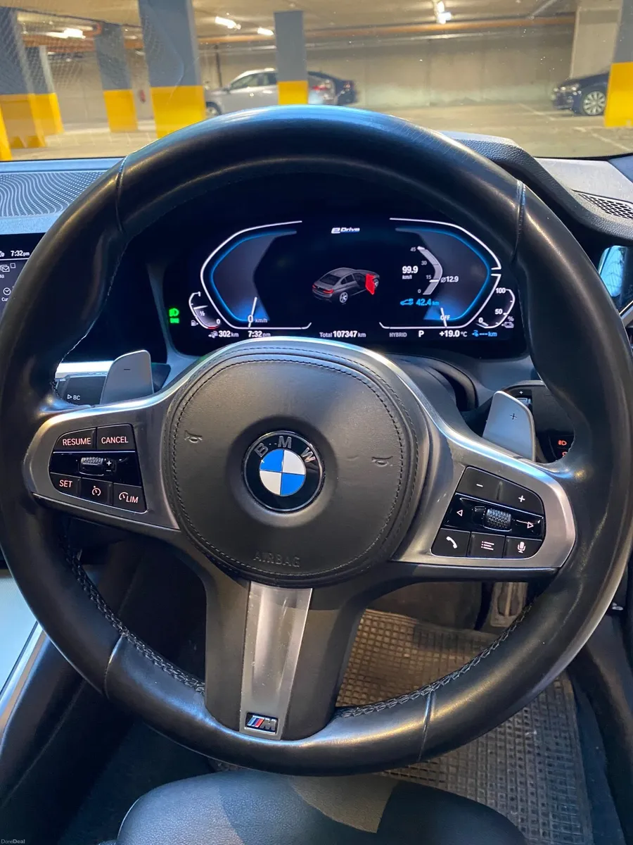 BMW 3-Series 330e 2020 M sport Pack. - Image 4