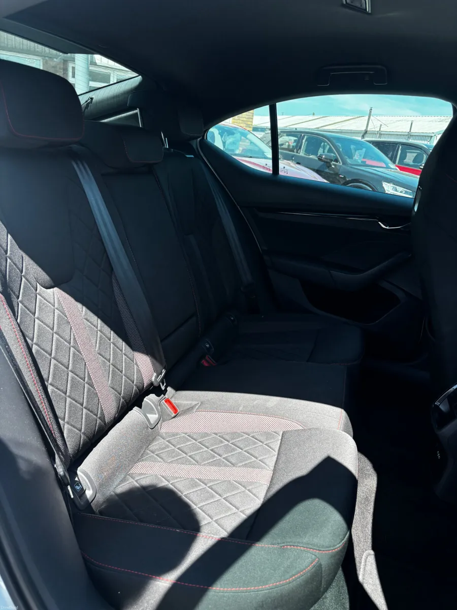 222 Skoda Octavia  2.0 TDI VRS - Image 6