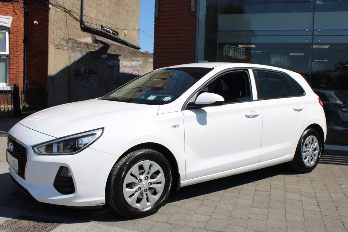 HYUNDAI i30 1.6 DIESEL - LOW KMS - 2 OWNERS - Image 3