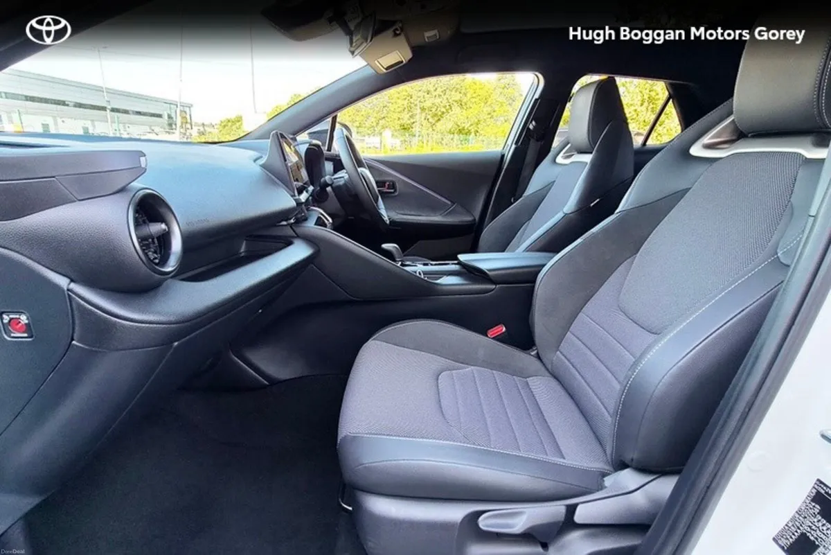 Toyota C-HR Hybrid Sol - Image 6