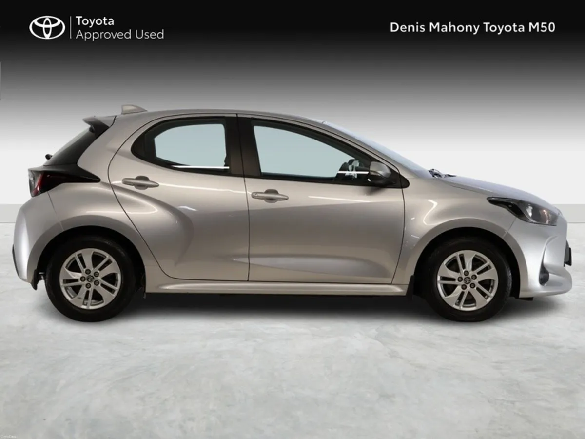 Toyota Yaris Luna Hybrid - Image 3