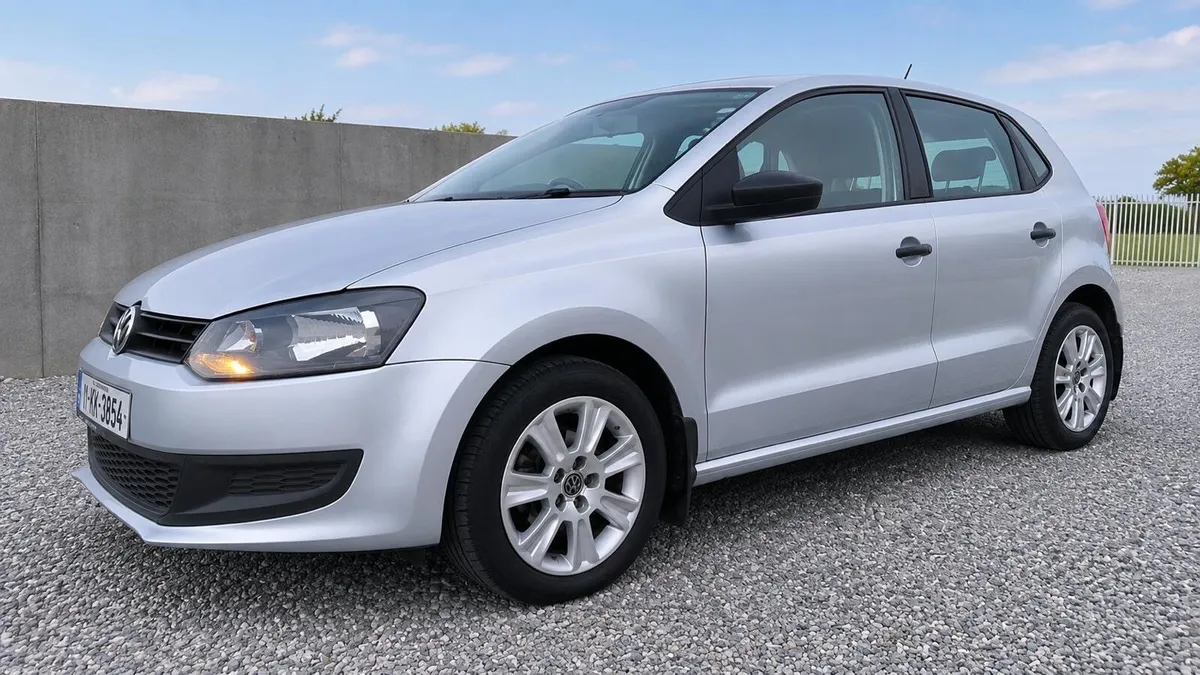 2011 Volkswagen Polo - Image 2