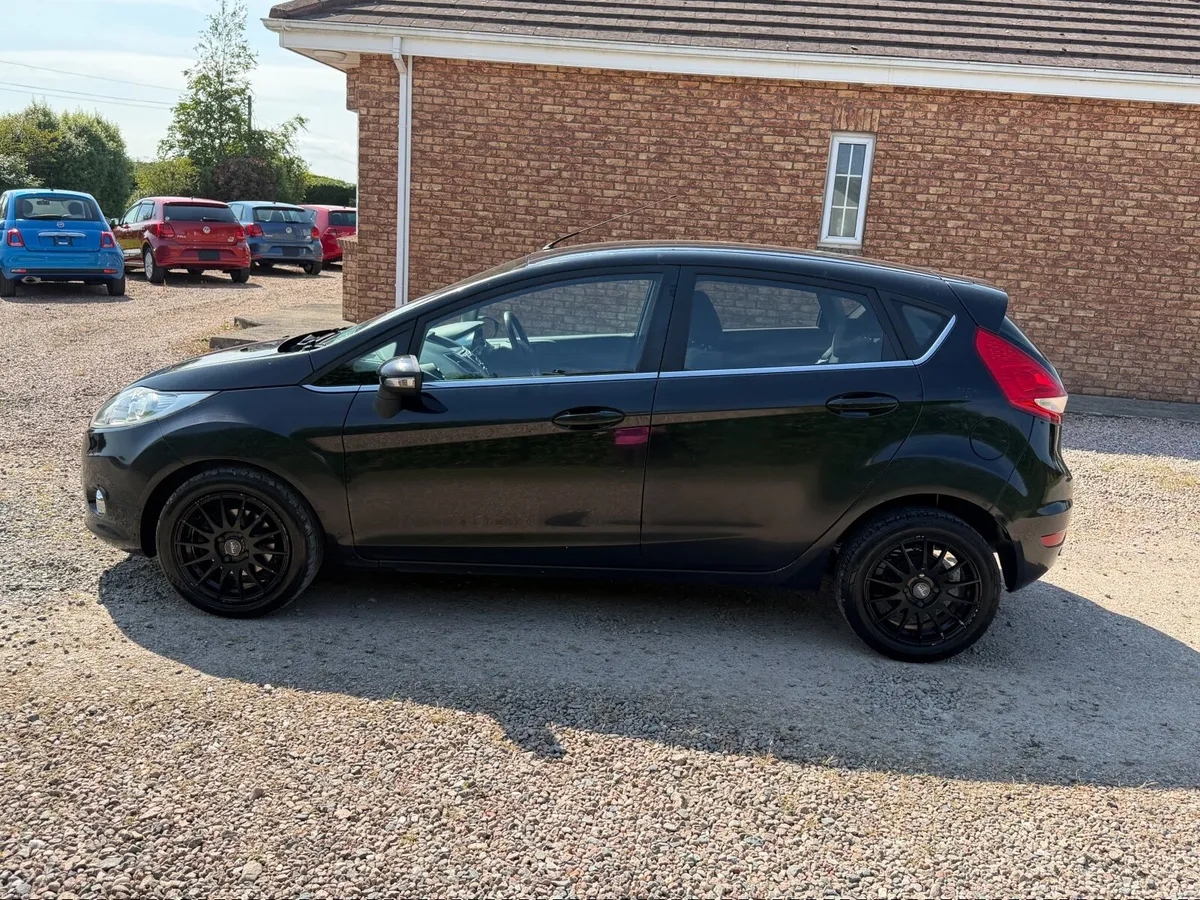 Ford Fiesta 2011 - Image 4