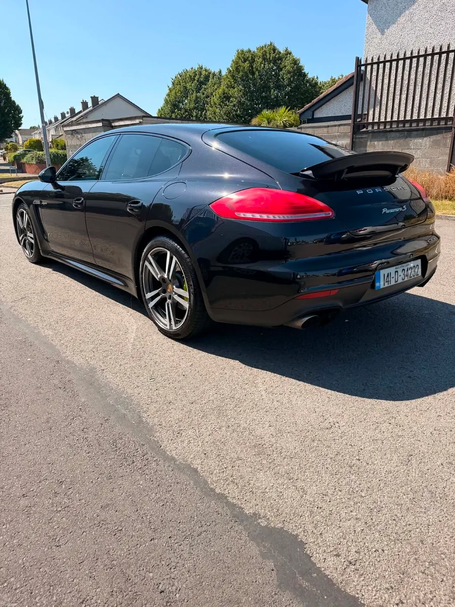 Porsche Panamera - Image 4