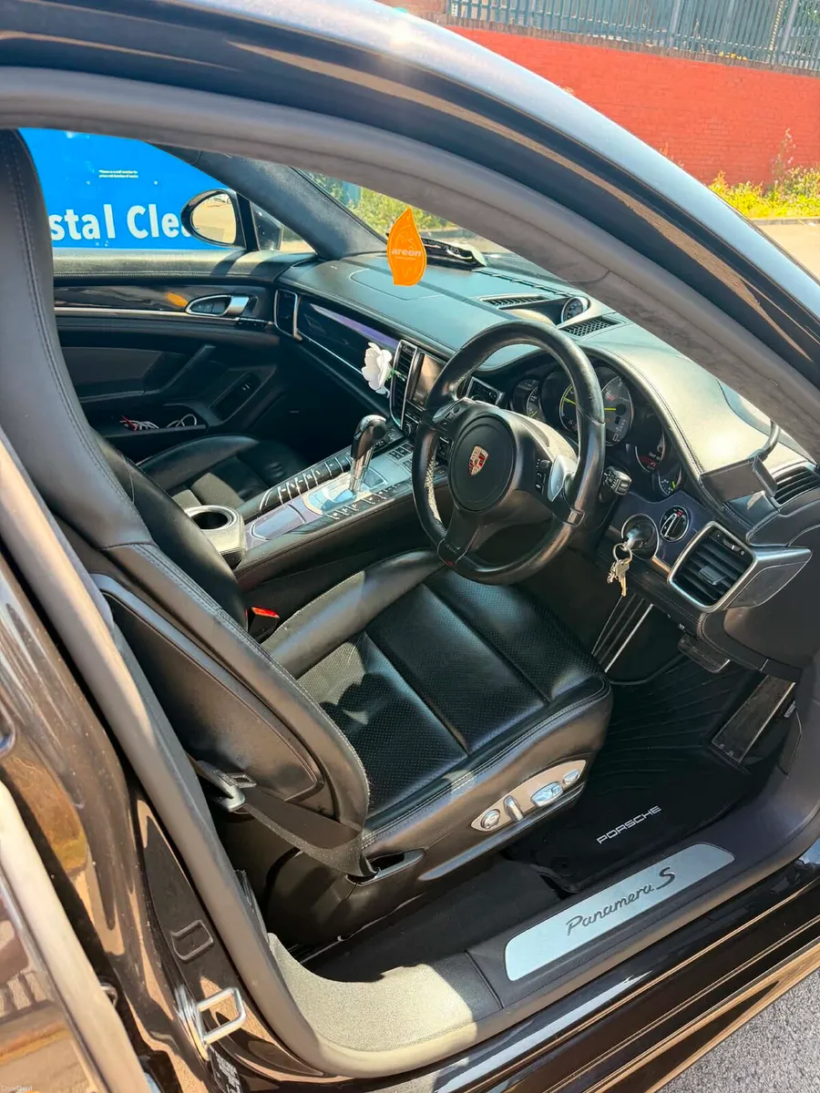 Porsche Panamera - Image 6