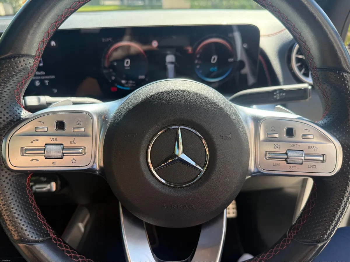Mercedes-Benz EQB 2022 - Image 4