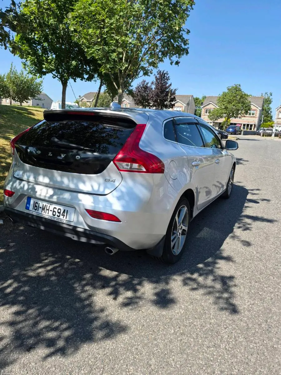 Volvo v40 2016 190ph - Image 3