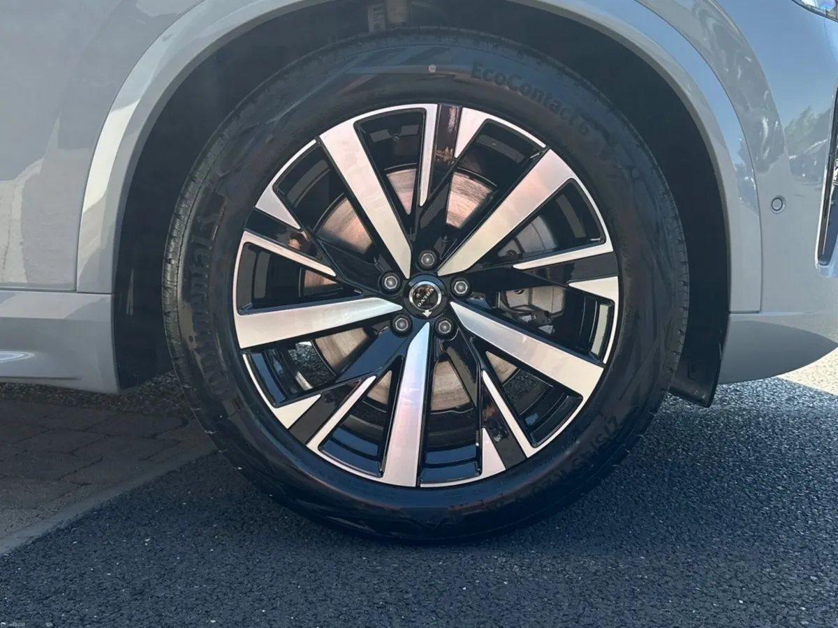 Volvo XC90 XC90 T8 Plus Dark AWD PHEV--Integrated - Image 4