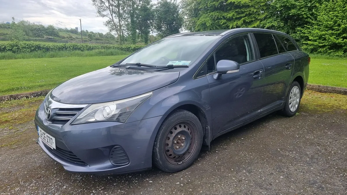 2012 Toyota Avensis 2.0 D-4D Estate - Image 2