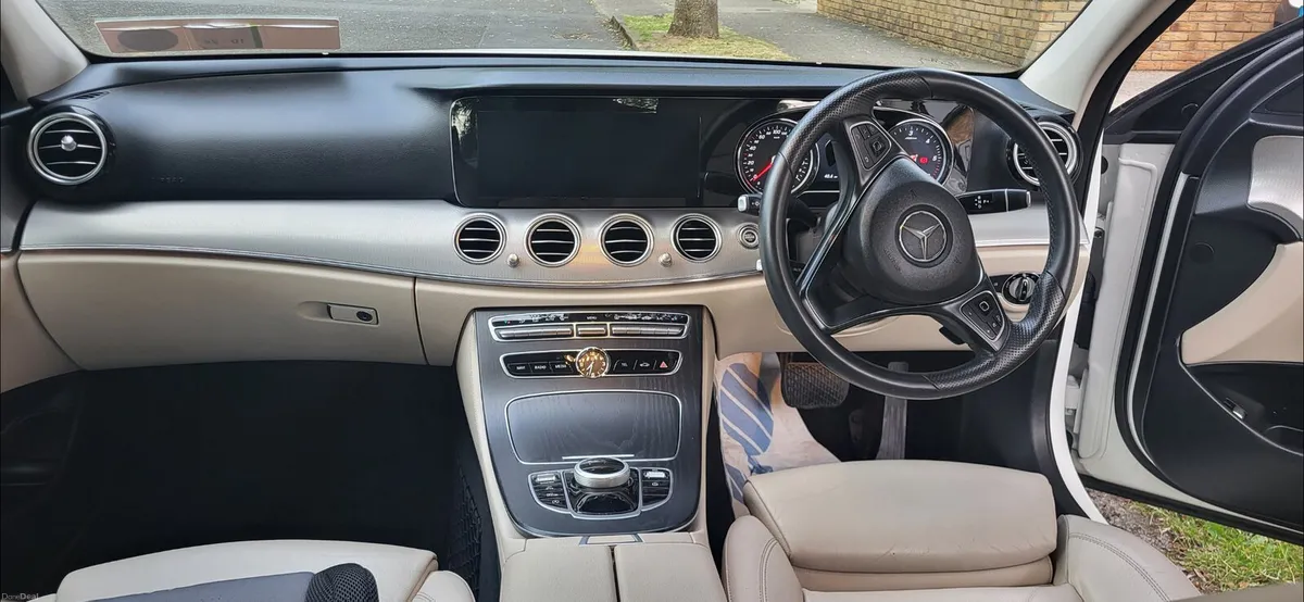 Mercedes E220 - Image 2