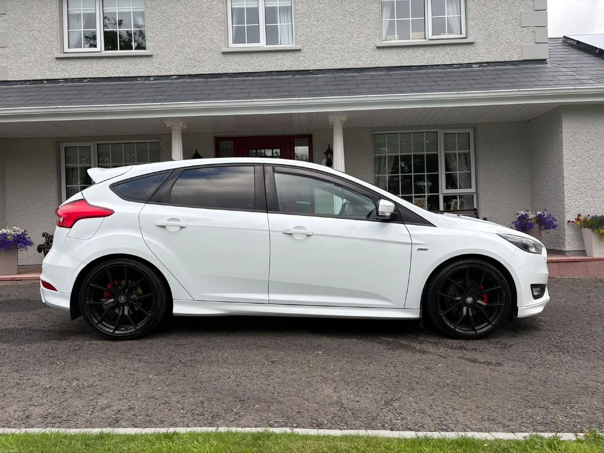 Ford Focus 2017 - Image 1