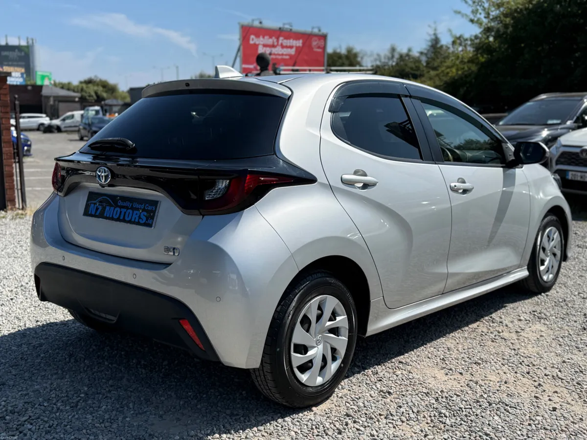 2020 Toyota Yaris 1.5 PETROL HYBRID AUTO - Image 3