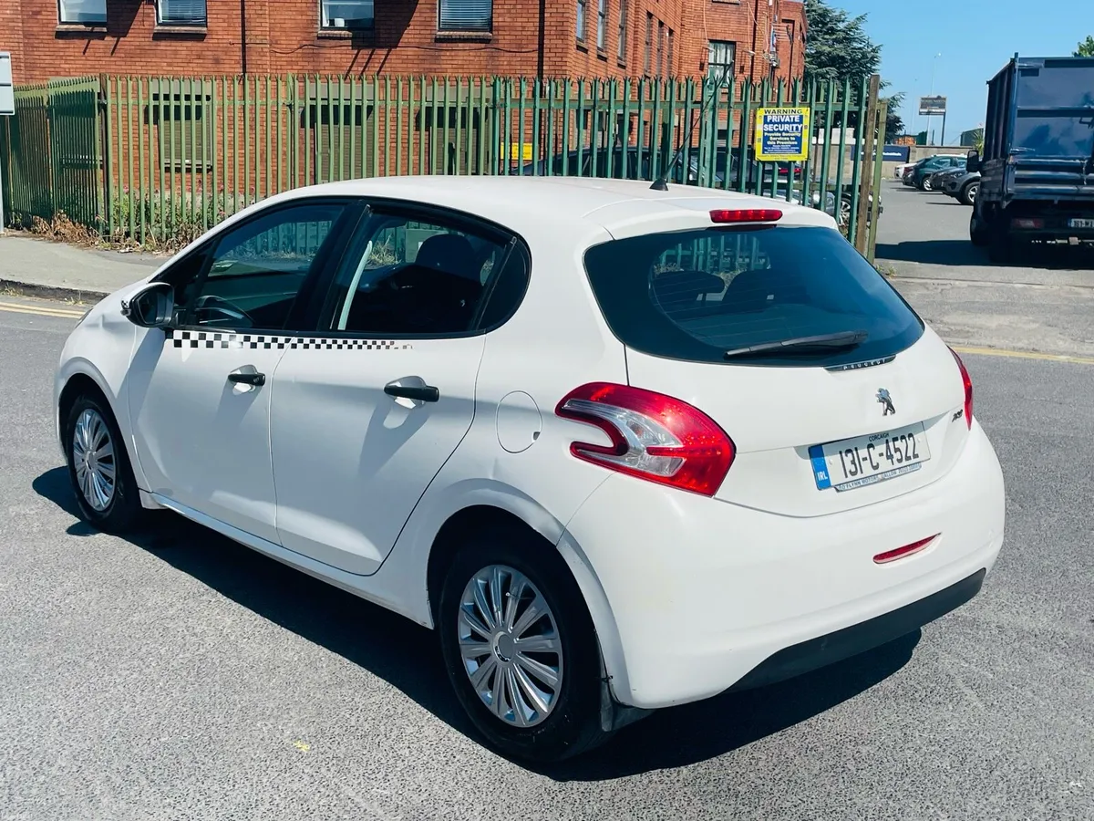 Peugeot 208 - Image 4