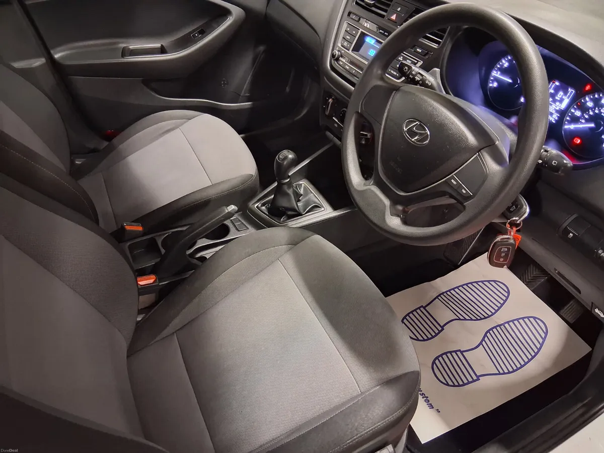 2017 Hyundai i20 Full Service History - Image 6
