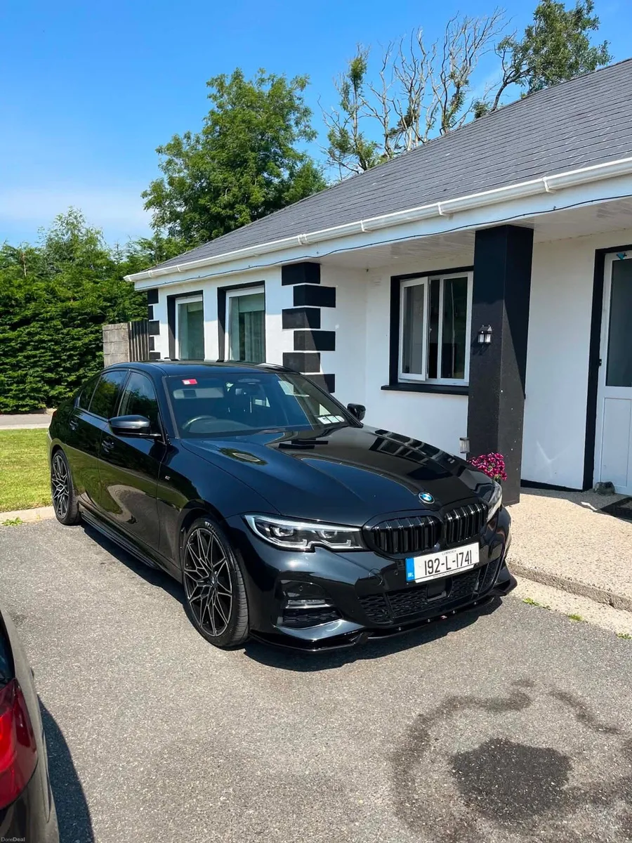 BMW 330E LOW KM - Image 1