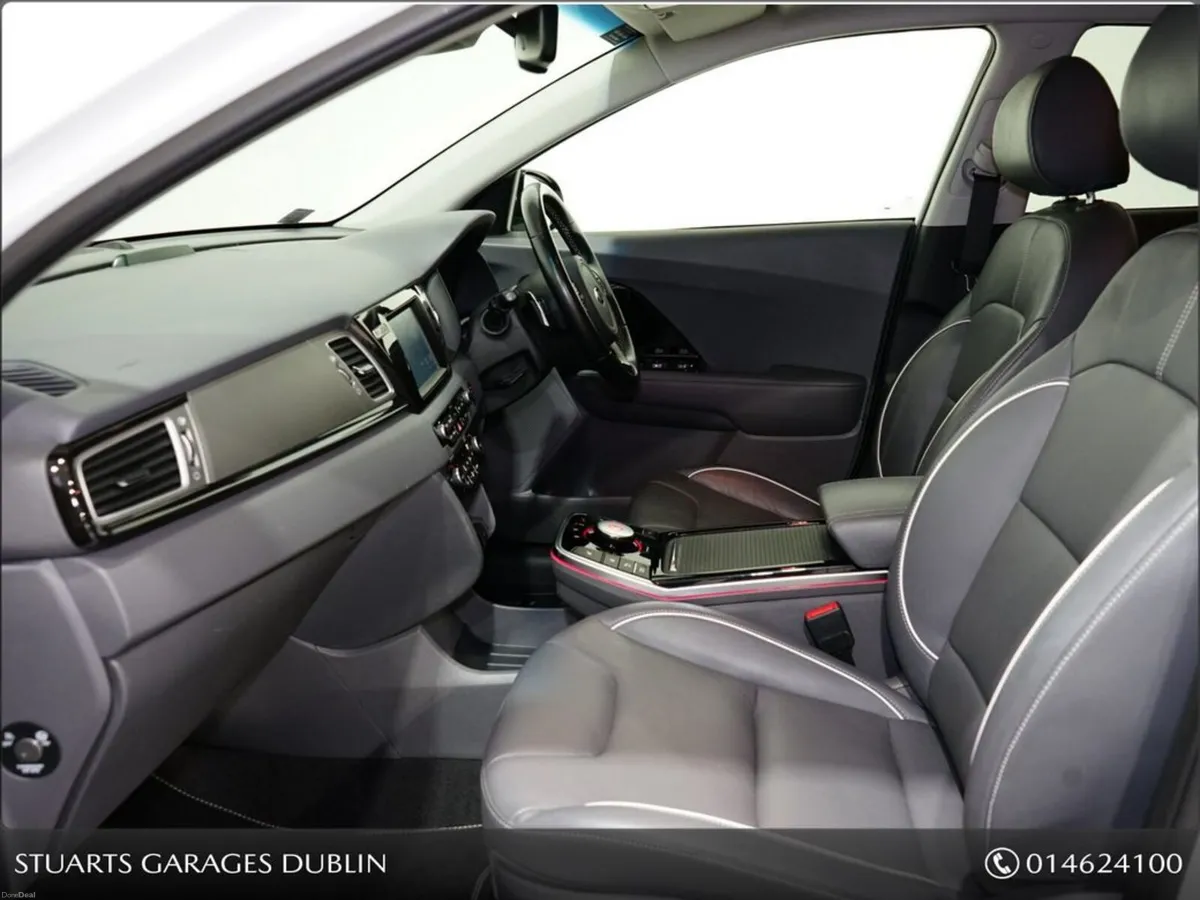 Kia Niro NIRO EV 64KW BATTERY. METALLIC WHITE, BLA - Image 3