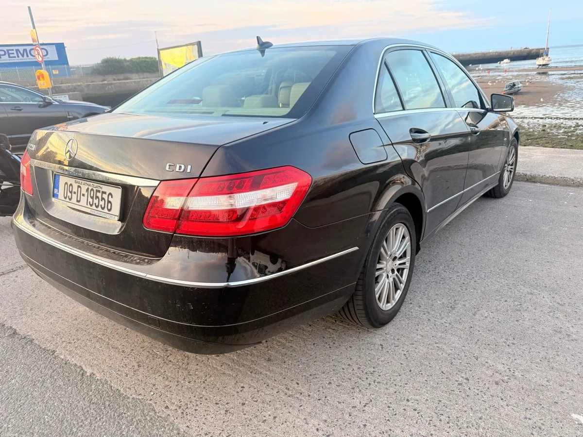 Mercedes Benz E class 220 - Image 3