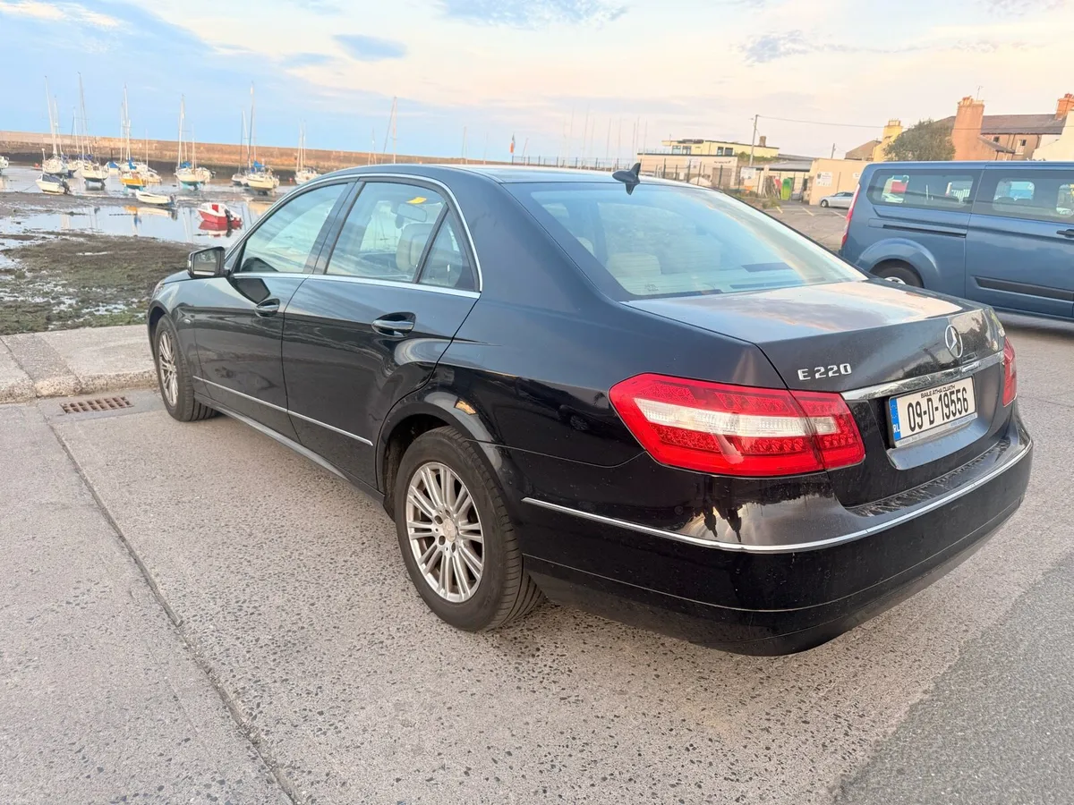Mercedes Benz E class 220 - Image 4