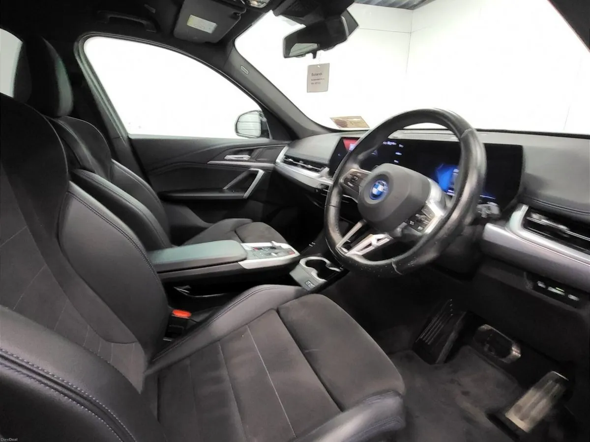 BMW iX1 eDrive20 M Sport - Image 6